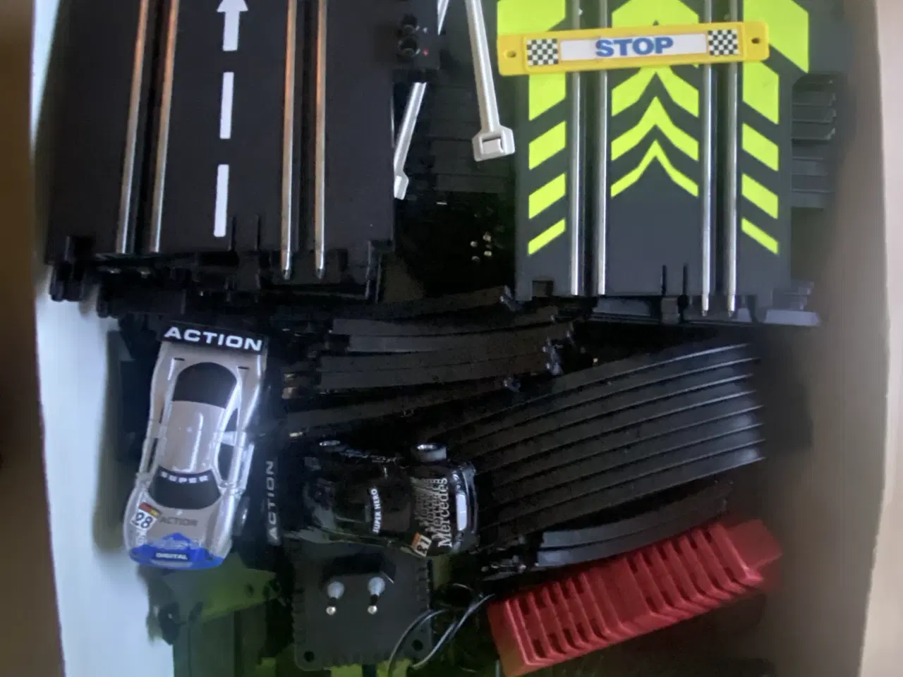 Billede 6 - Racerbane med 2 biler + controllere – Klar til far