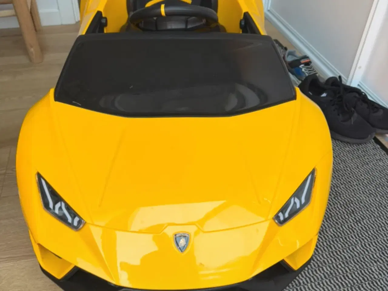 Billede 1 - Flot bil med fjernbetjening 