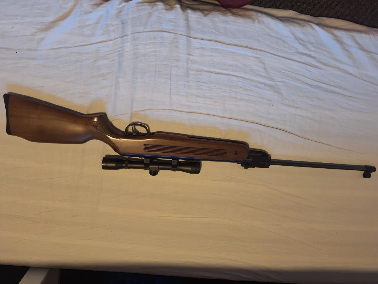 Billede 1 - Hatsan Mod. 60 med EagleEye 4x32 sigtekikkert