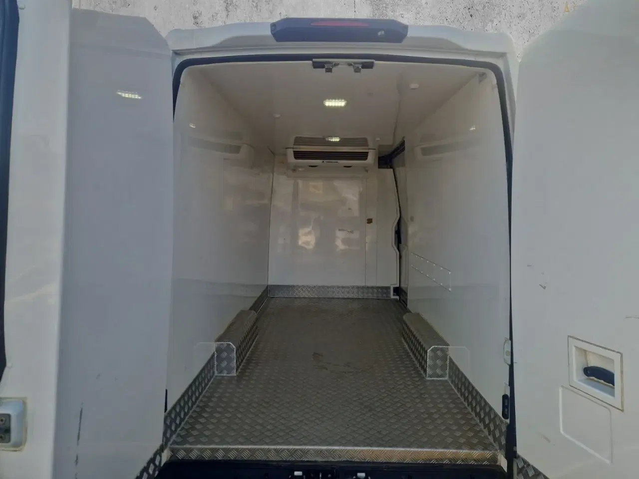 Billede 11 - Iveco Daily 2,3 35S16 12m³ Kølevogn AG8