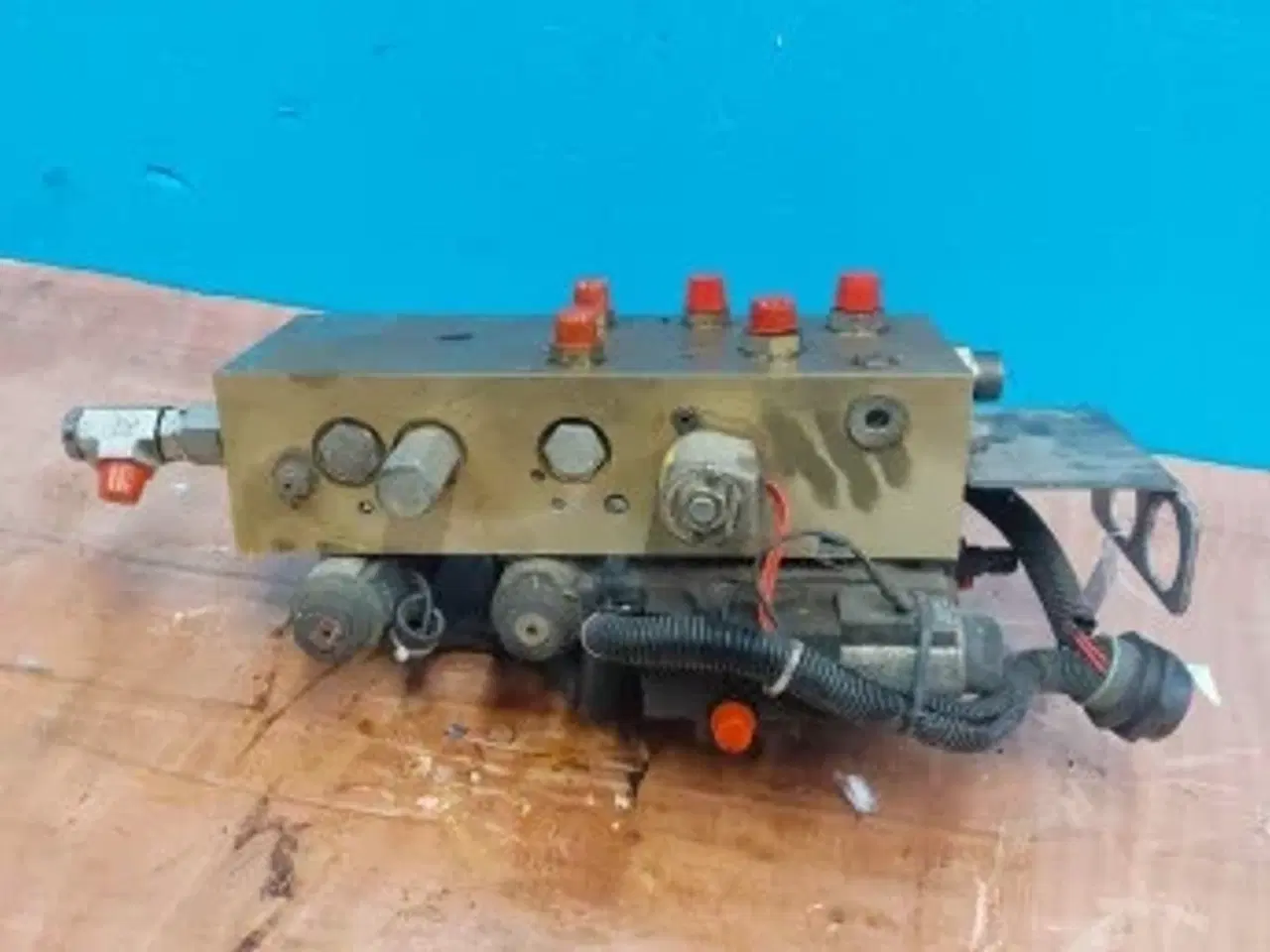 Billede 12 - Case IH7010 Hydraulic valve 87109742