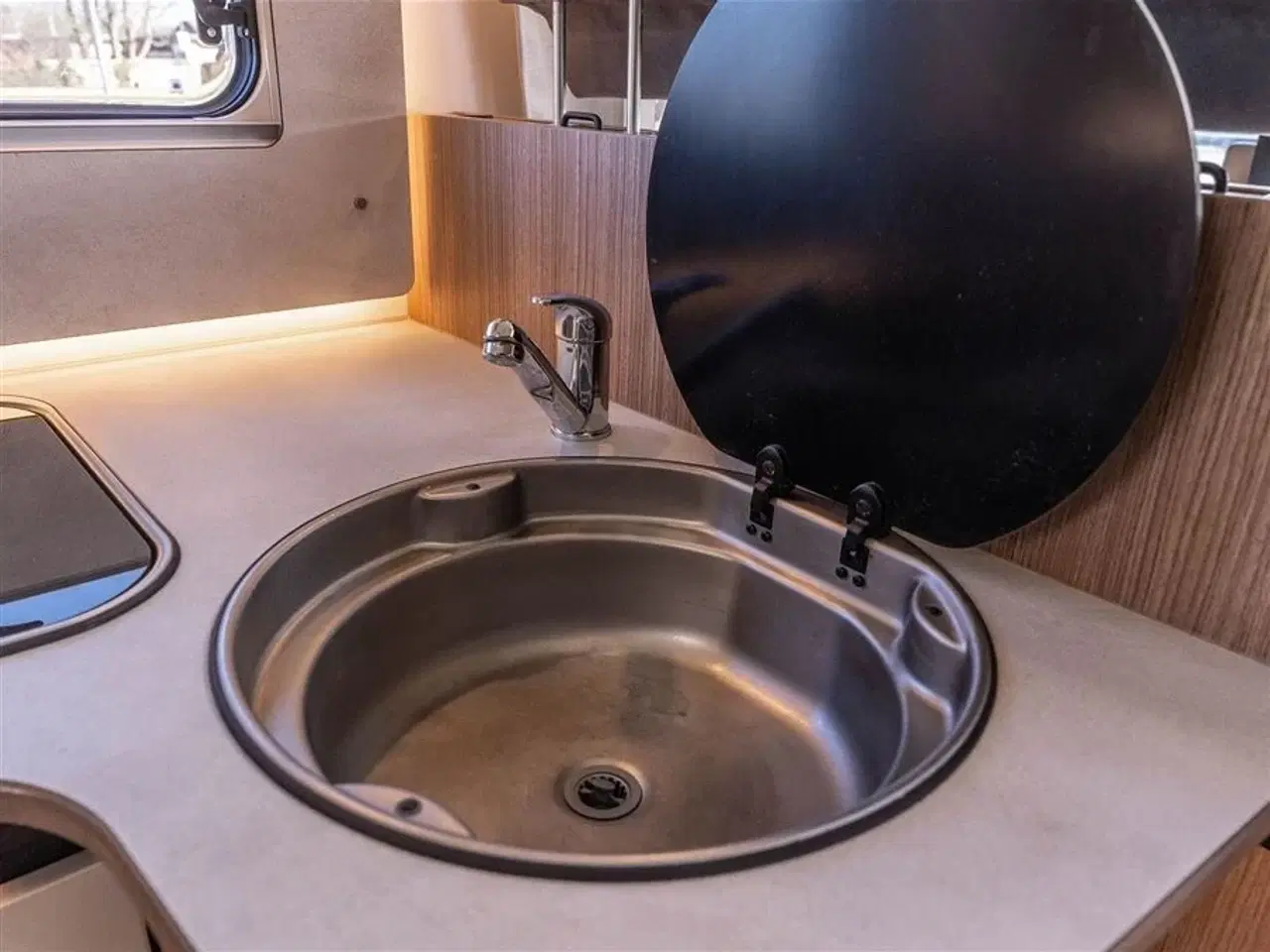 Billede 19 - 2021 - Carado I 338 Aut.   Topudstyret Helintegreret Carado med automatgear