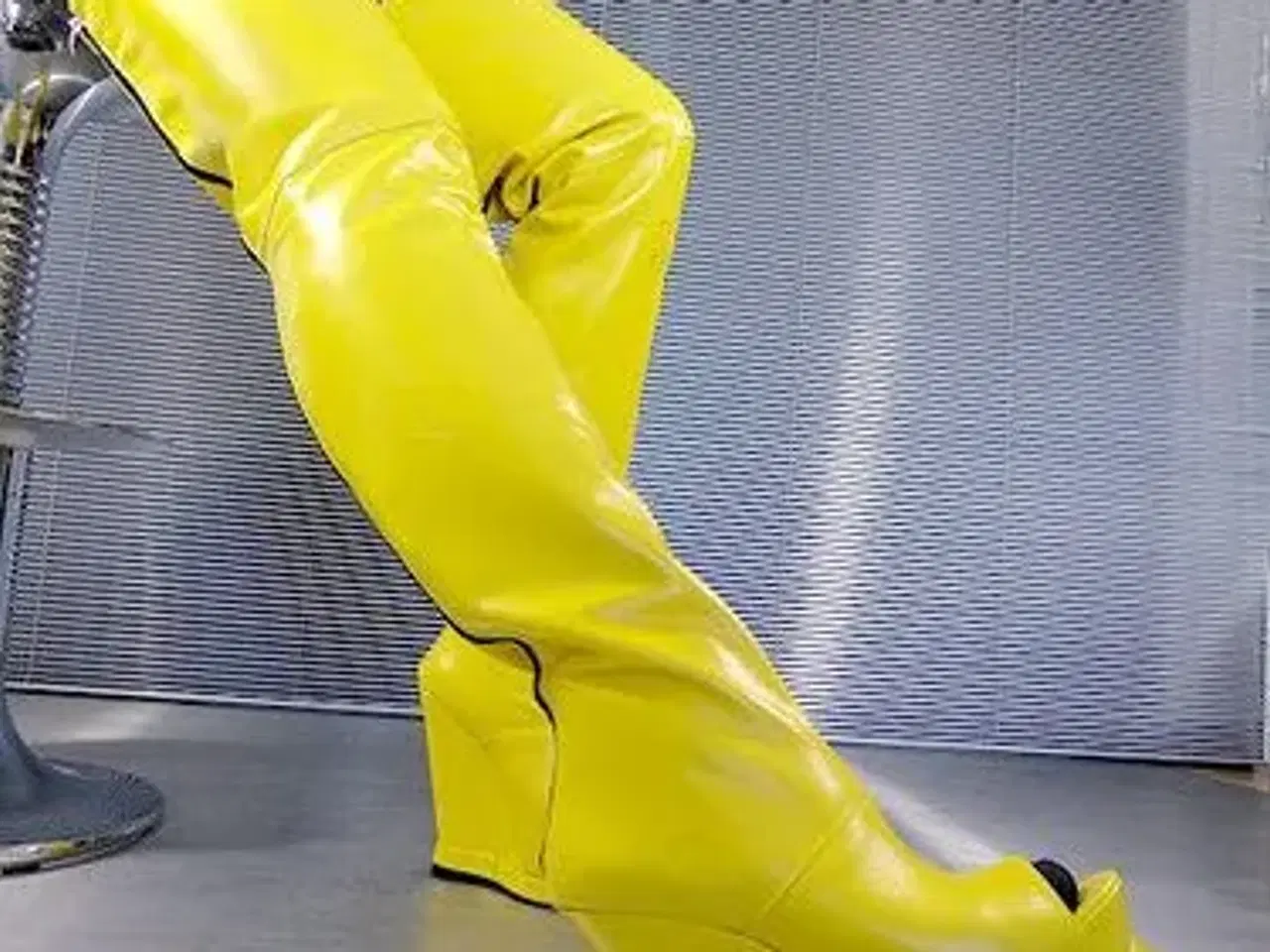 Billede 3 - Lårlange skridtlange gule overkneestøvle