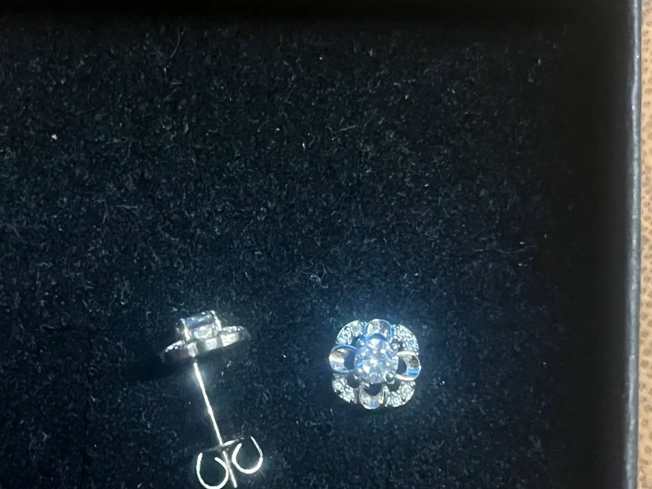 Billede 3 - 925 sterling sølv ørestikkere med diamanter