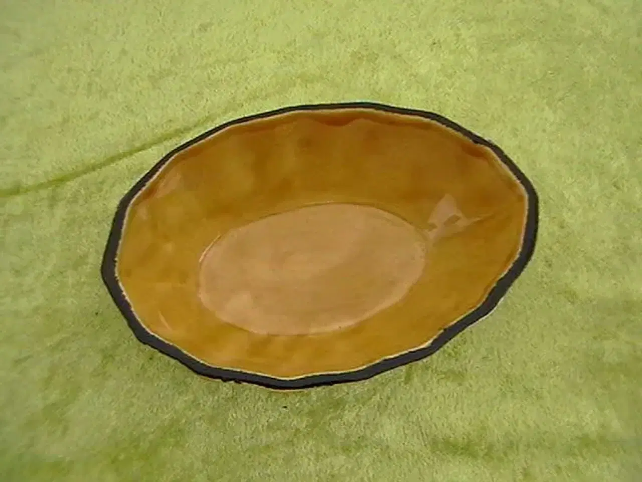 Billede 4 - RETRO Keramik skål m/ låg + 2 " assiette