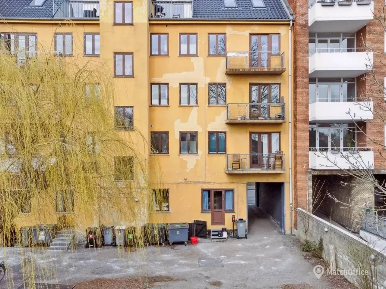 Billede 2 - Aflåste garager til sikker parkering i rolig gård