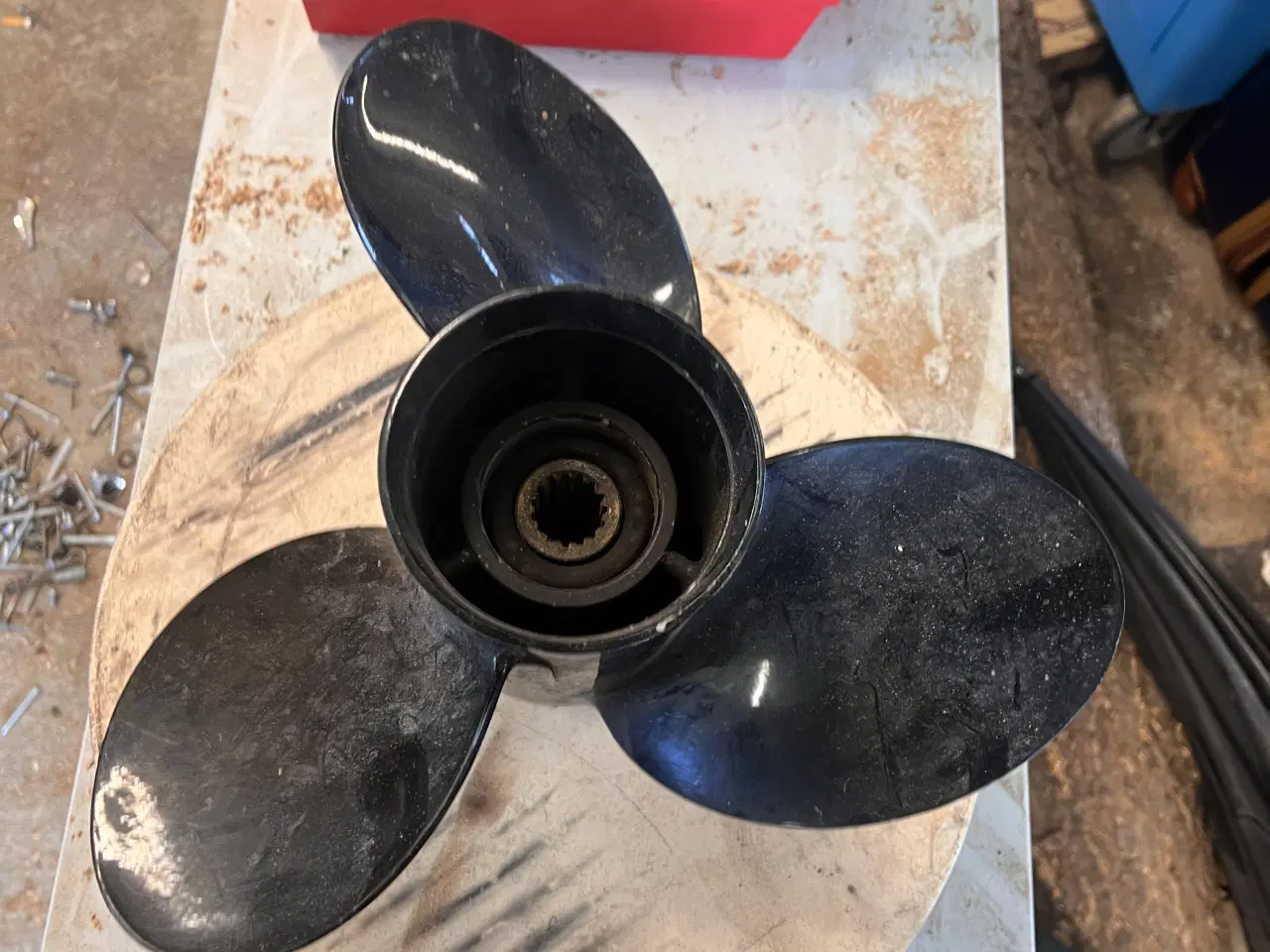 Billede 3 - Skrue til påhængsmotor 