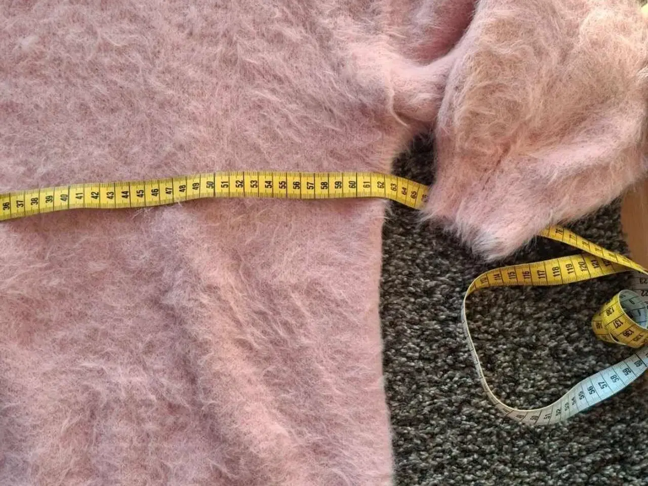 Billede 6 - Fluffy lyserød sweater str.Large