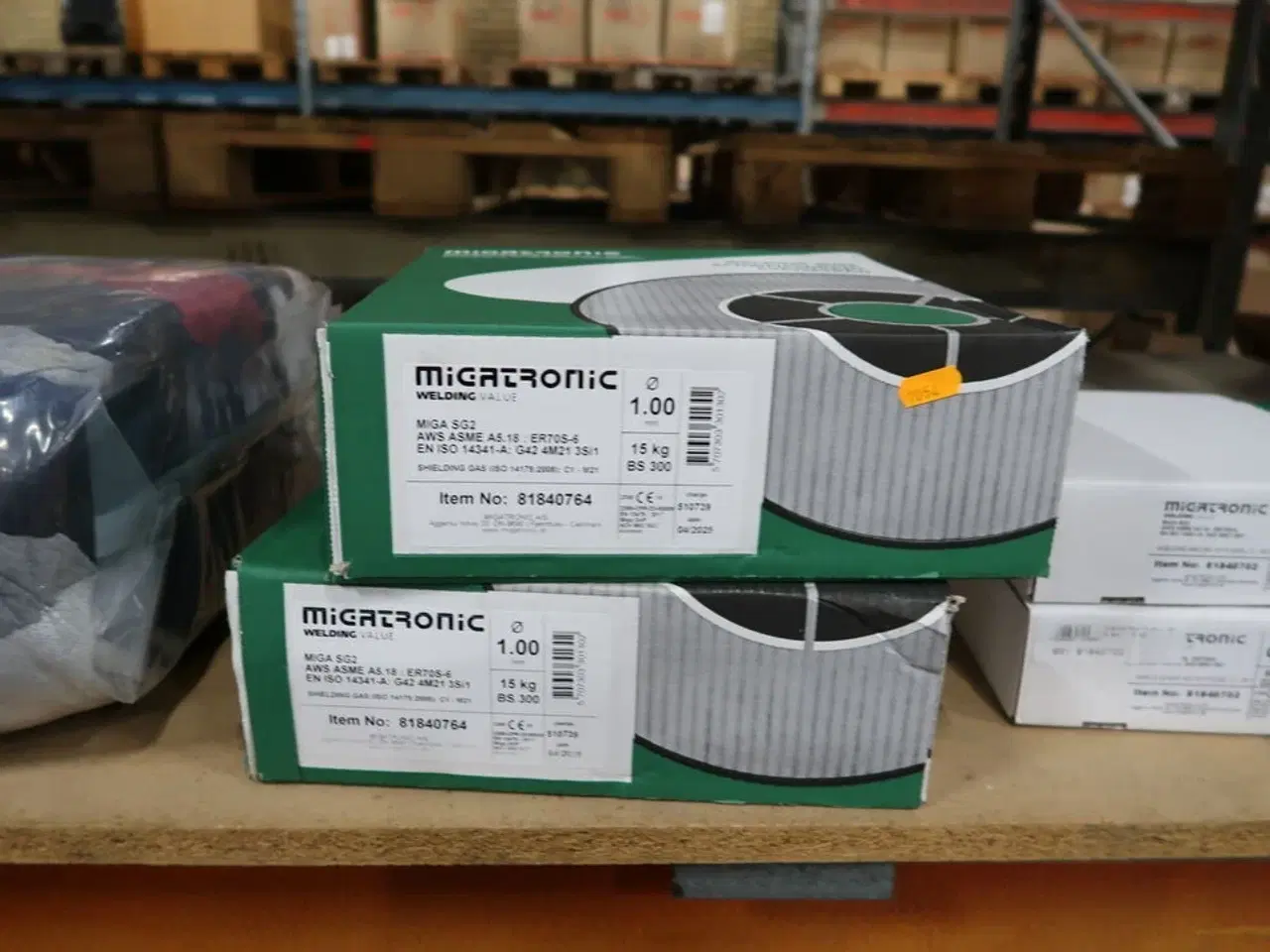 Billede 3 - 2 fag lagerreoler med indhold