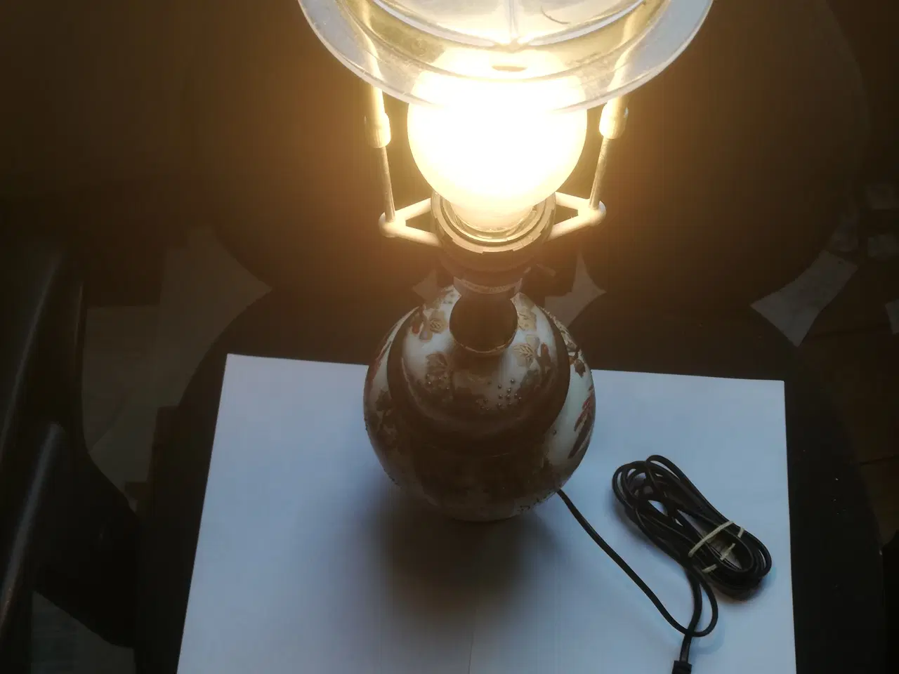Billede 1 - Bordlampe på fod med messing 