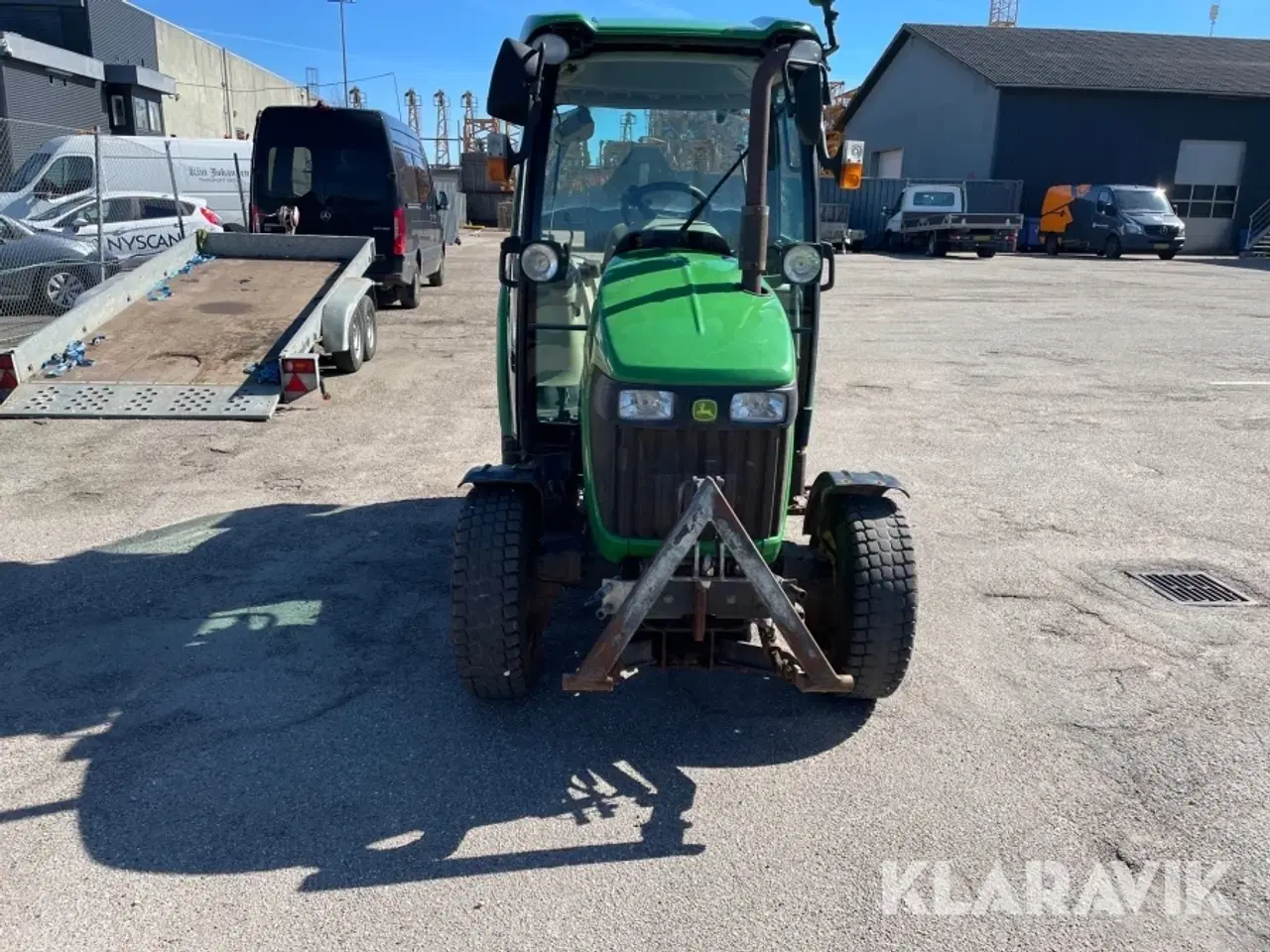 Billede 3 - Traktor med kost John Deere 3720