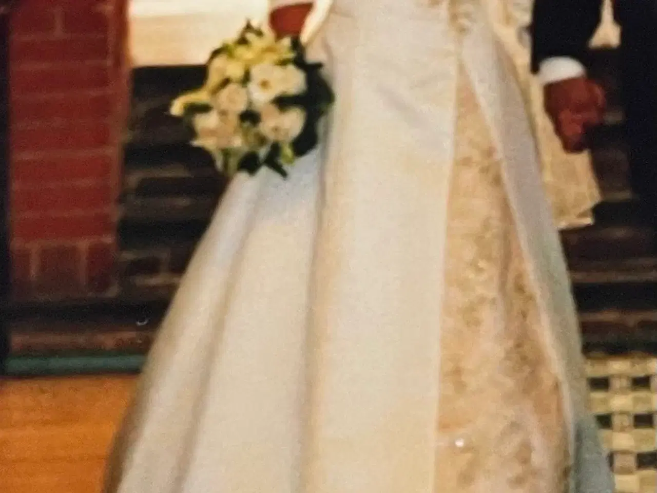 Billede 4 - Smuk champagnefarvet/cremefarvet brudekjole&Bolero