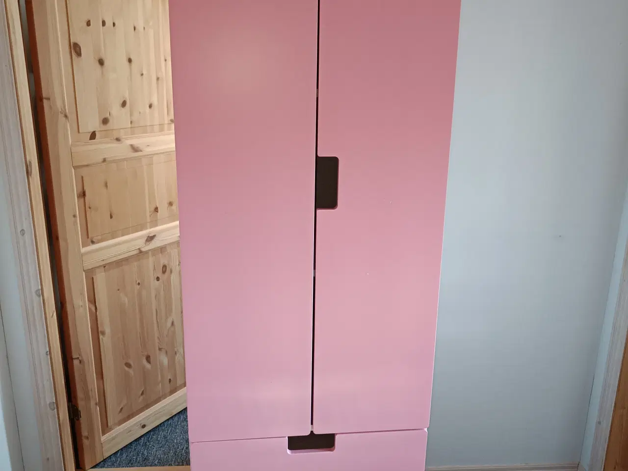 Billede 1 - Stuva klædeskab