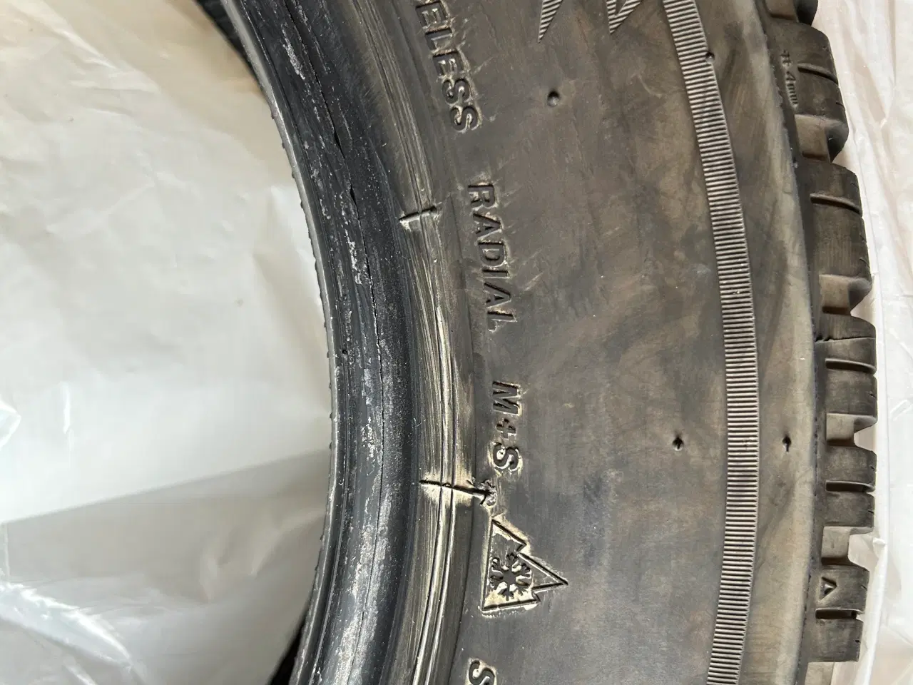 Billede 2 - Vinterdæk bridgestone 4mm