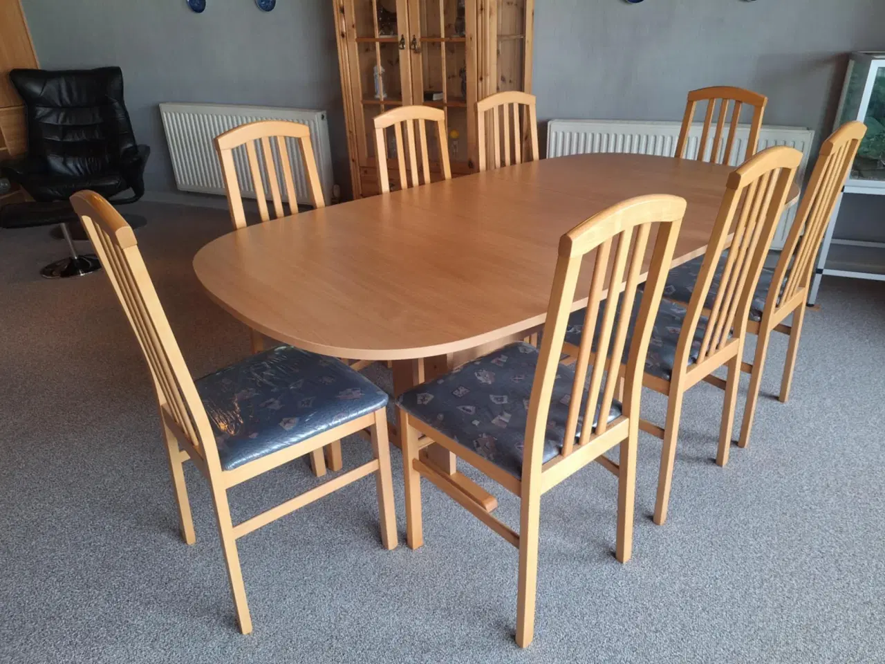 Billede 4 - Spisebord 8 stole  i laminat 