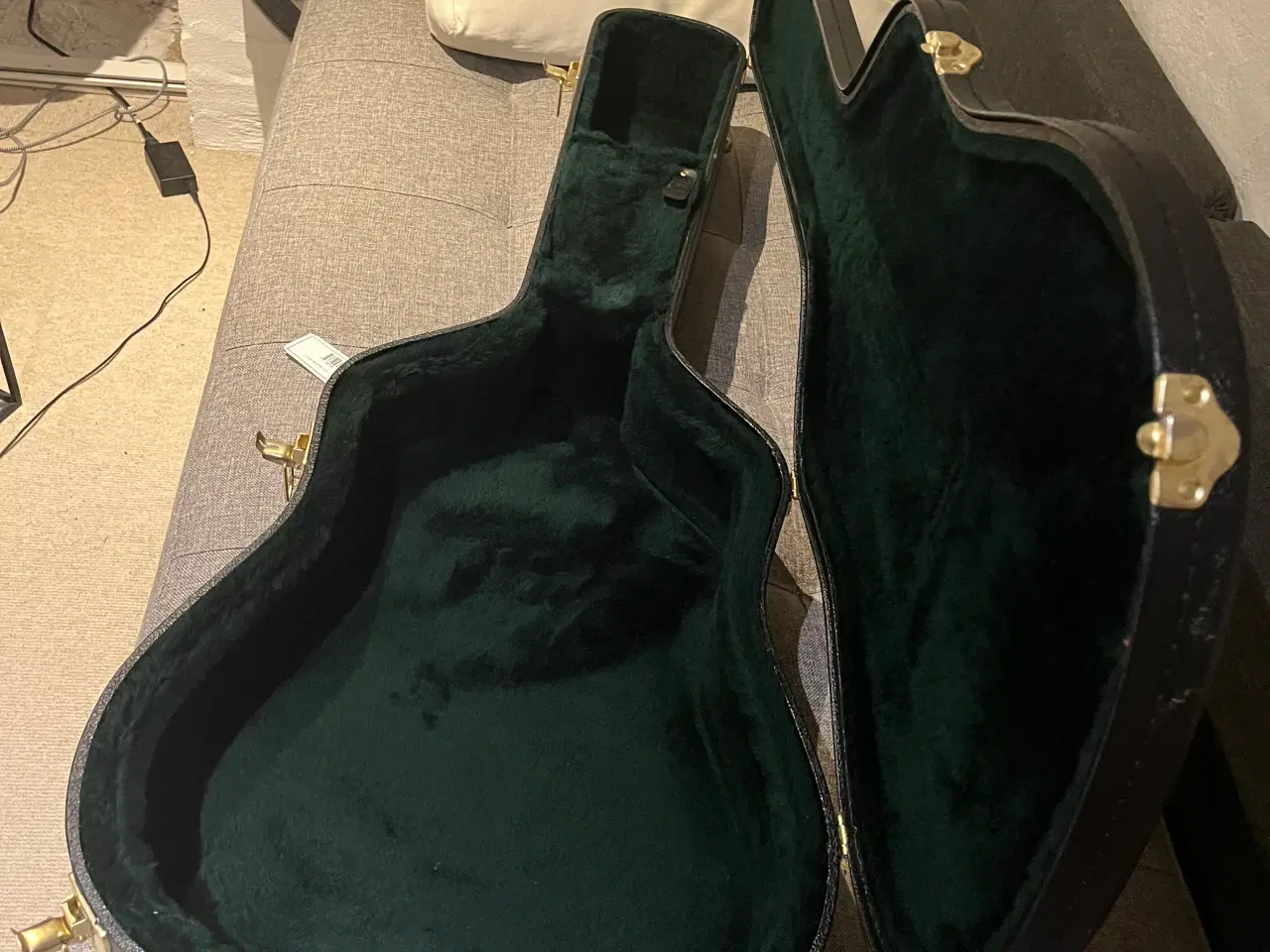 Billede 1 - Flot kvalitetsguitarkasse sælges: Martin