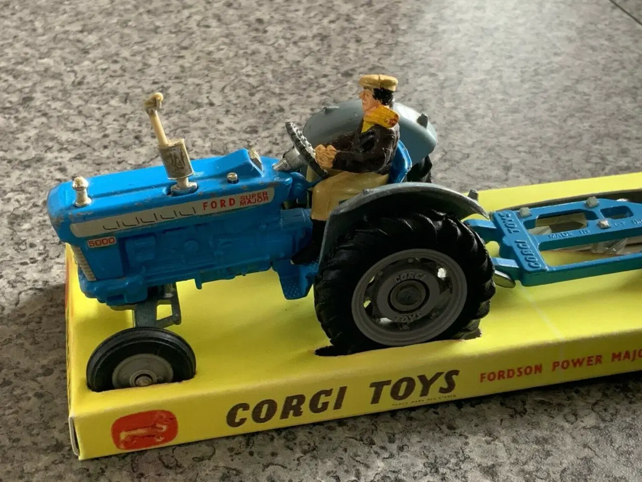 Billede 4 - Corgi Toys No. 13 Gift Set Ford 5000 Tractor 