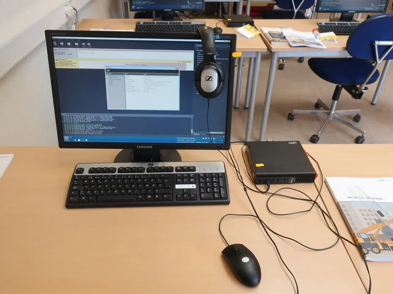 Billede 1 - HP 22" skærm m. tastatur SynchMaster 2243 (PC medfølger ikke)