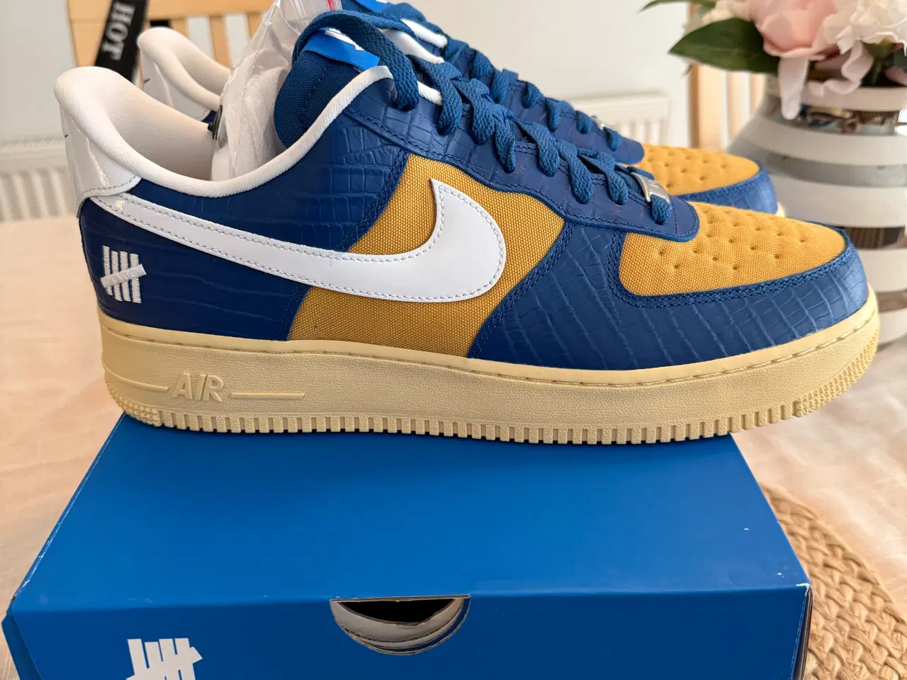 Billede 1 - Nike Air Force 1 x UNDEFEATED “Blue croc”