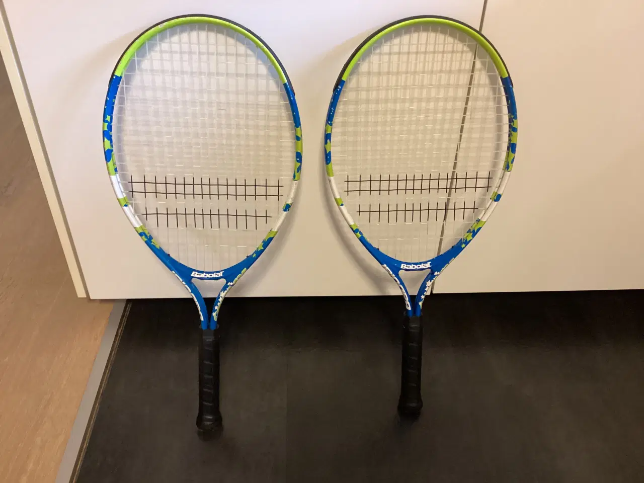 Billede 1 - 2 fine BABOLAT junior tennisketchere. Samlet pris