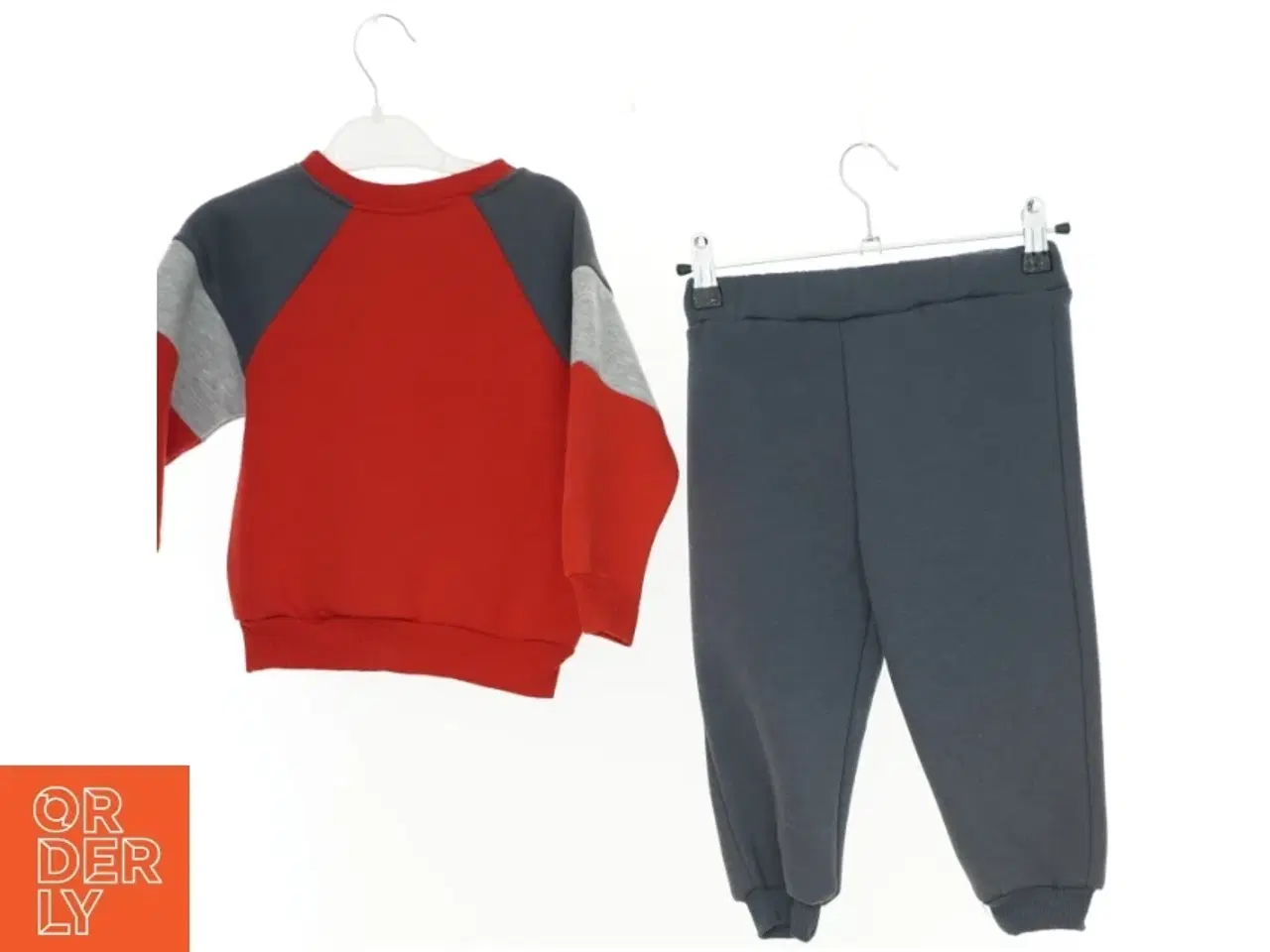 Billede 2 - sweatpants & sweatshirt (str. 98)