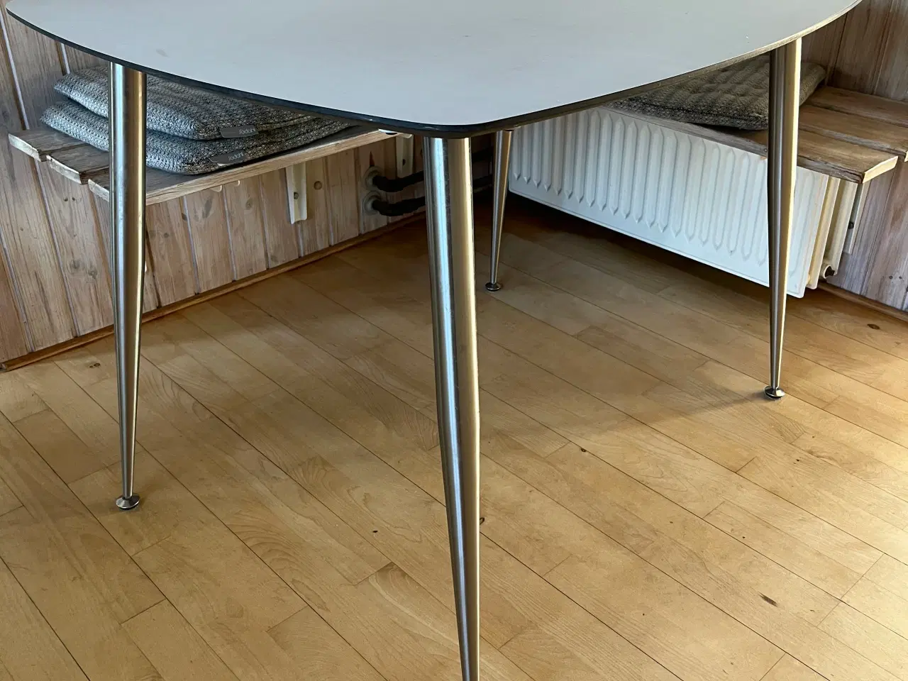 Billede 1 - Ovalt bord grå nano behandlet overflade behandlet