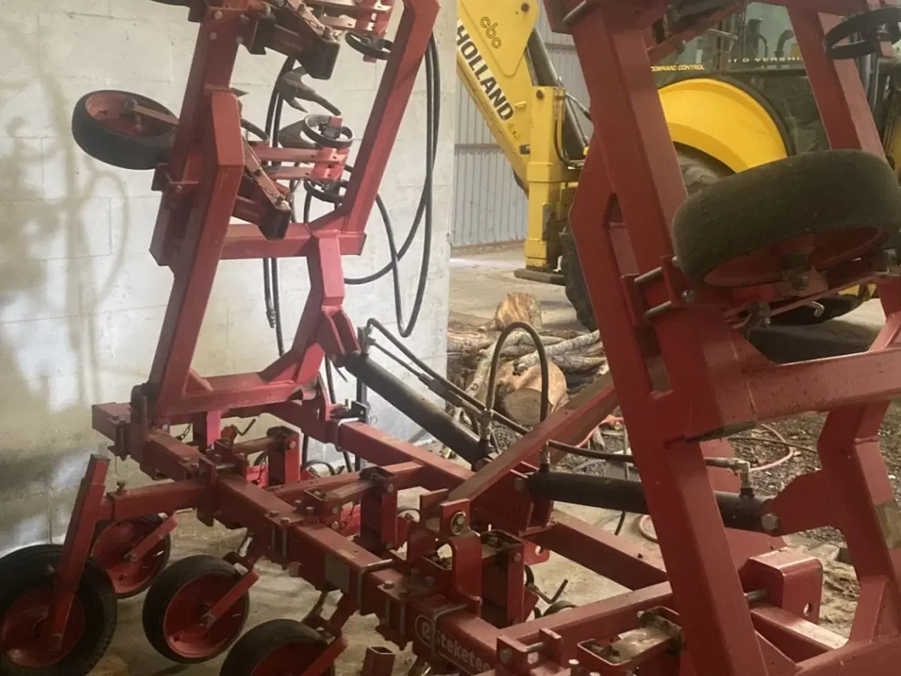 Billede 2 - Steketee 12 rækket. Der medføger plader til små afgrøder.