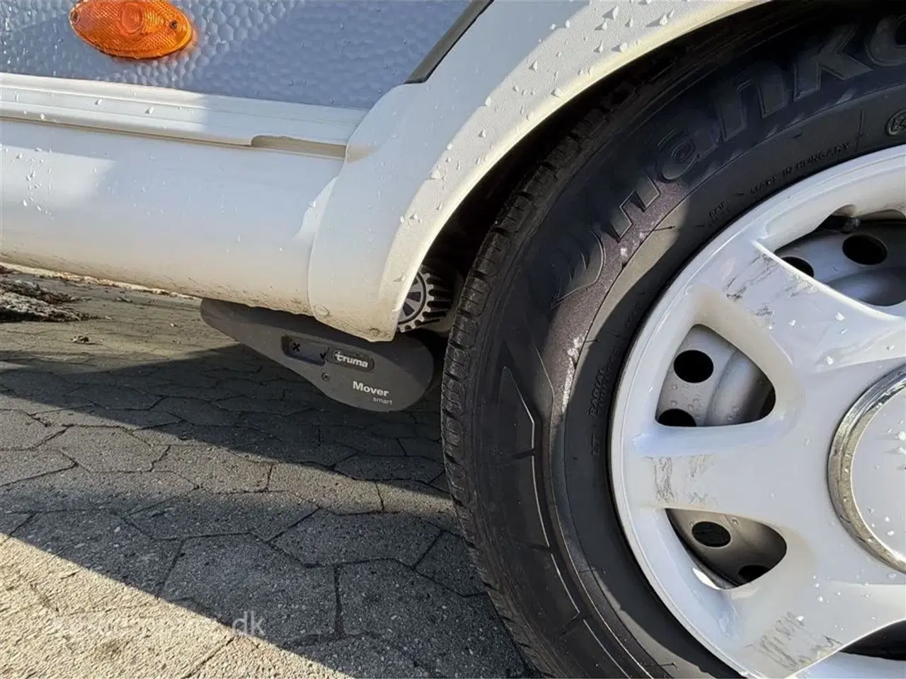 Billede 10 - 2018 - Hobby Excellent 460 SFf   Let rejsevogn med fritstående dobbeltseng. Incl i prisen er mover, fast markise og fortelt.