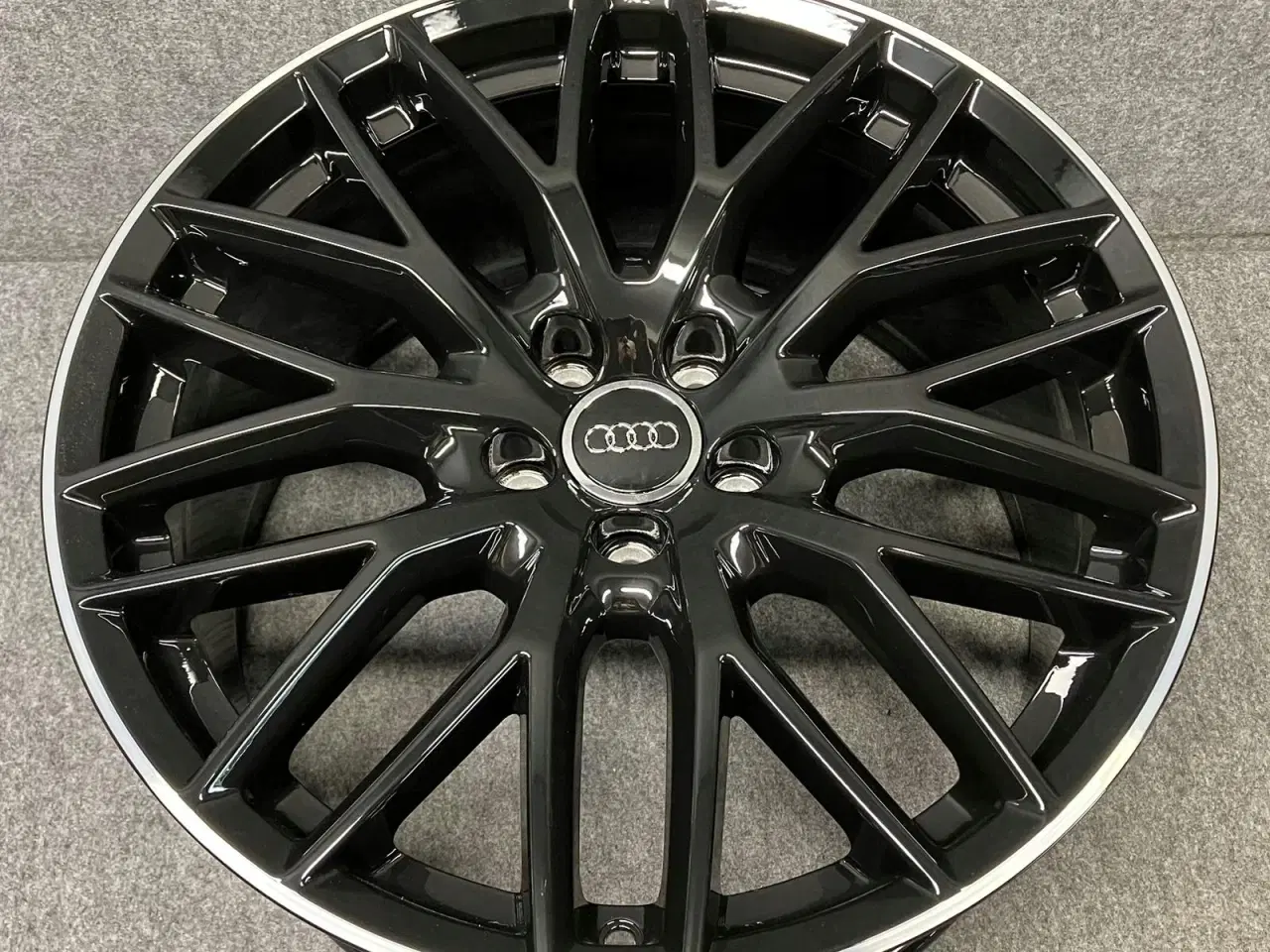 Billede 2 - ALUFÆLGE AUDI A5 8T0 19"