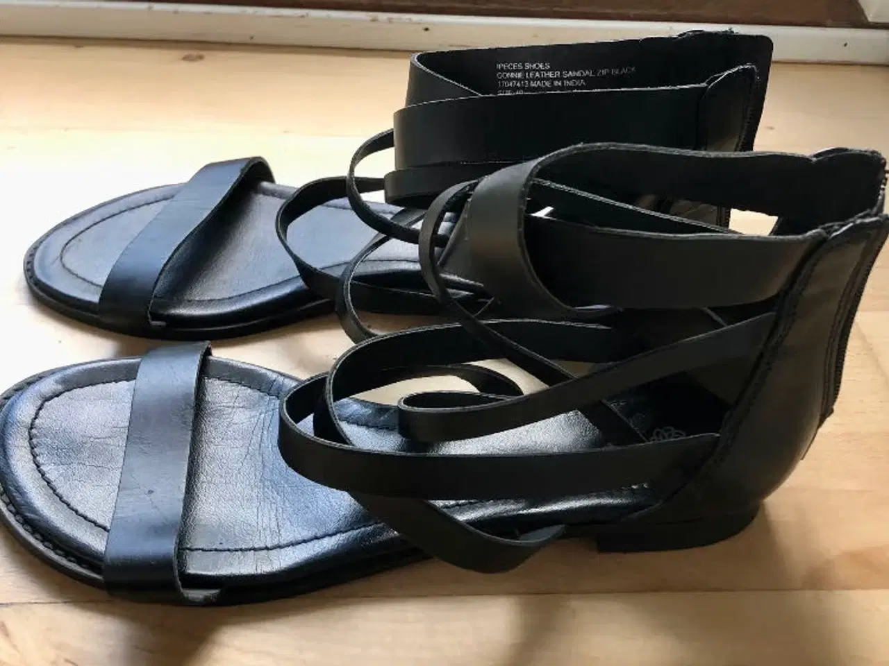 Billede 1 - Pieces lædersandaler