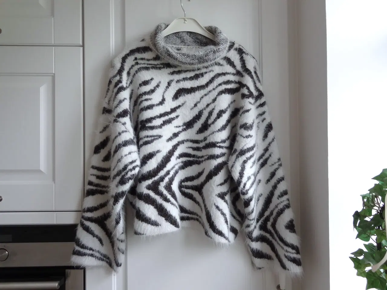 Billede 3 - Sweater, Trøje, Bluse, H&M, Str S