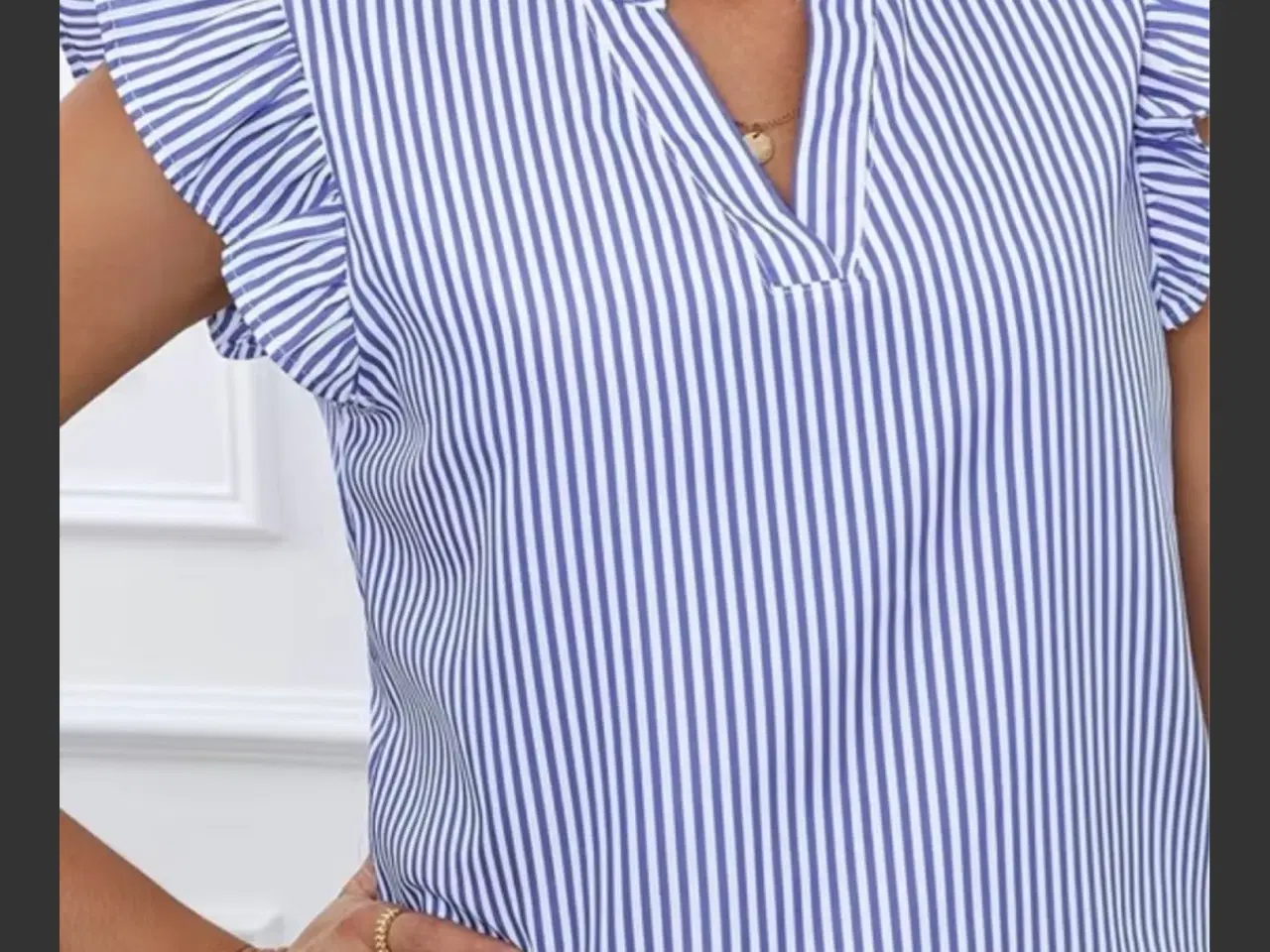 Billede 1 - Blå og hvid stribet sommerbluse
