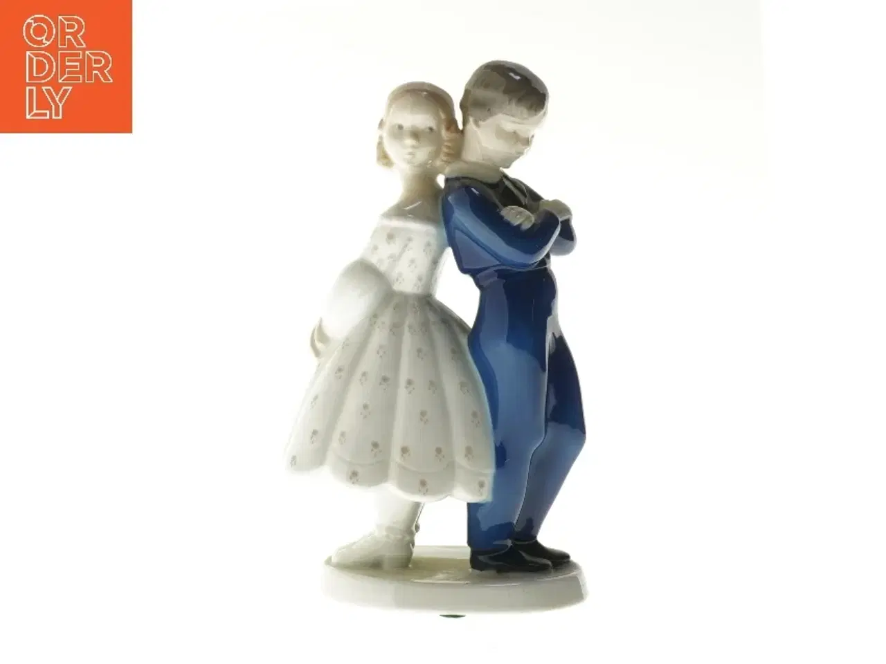 Billede 1 - Porcelænsfigur af dreng og pige fra Bing & Grøndahl (str. 20 cm)