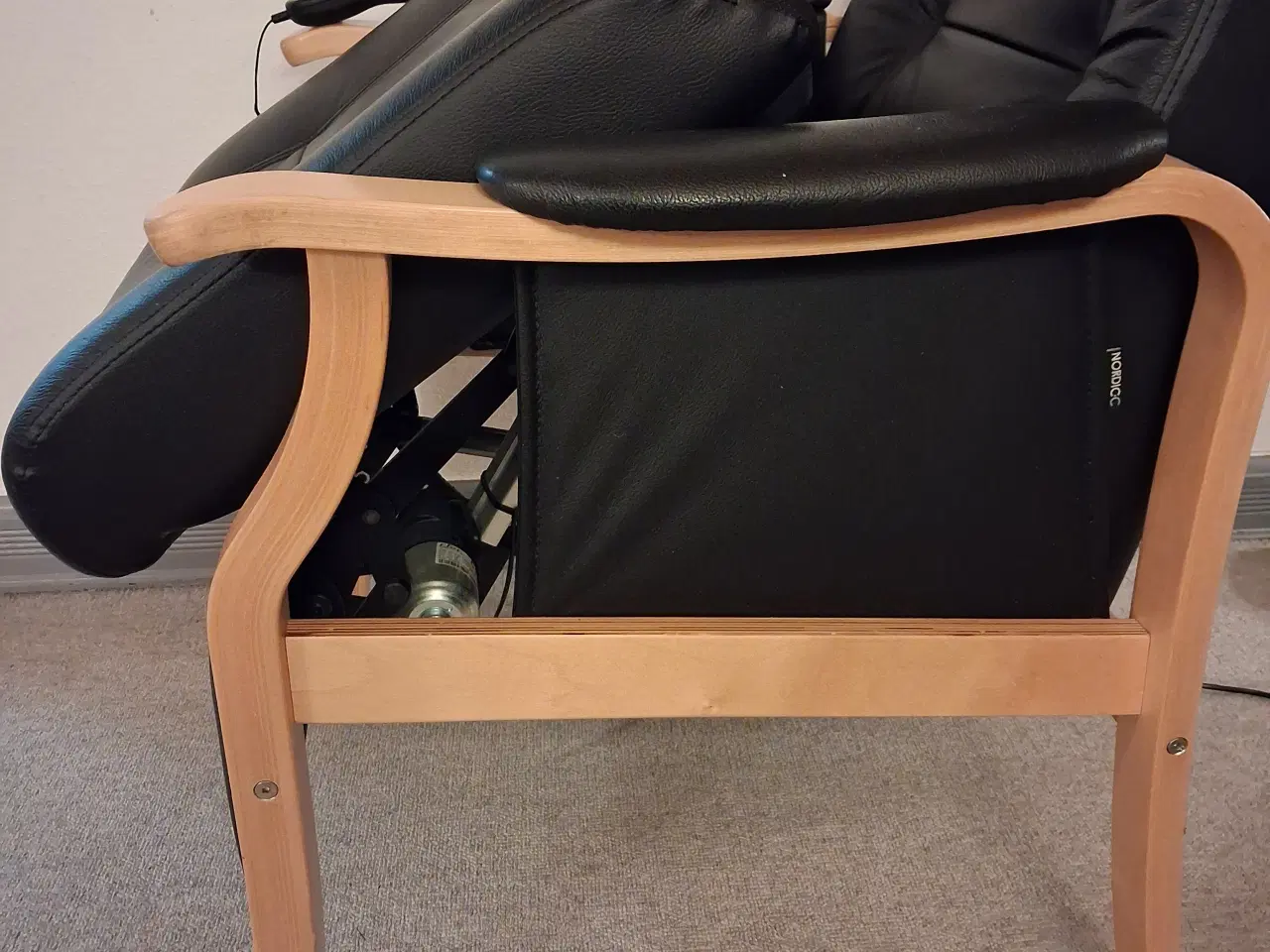 Billede 1 - Sort læder Sorøstol m sædeløft (el)