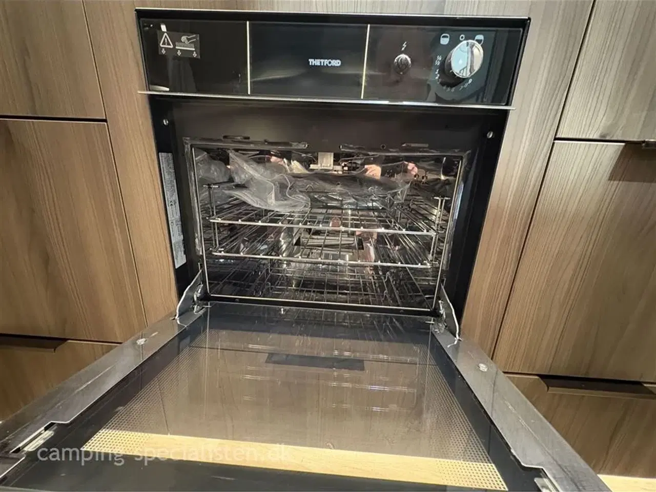 Billede 12 - 2026 - Kabe Imperial 630 TDL E8 Kabe Imperial 630 TDL E8 KS spejlvendt model 2026 kan nu opleves hos Camping-Specialisten