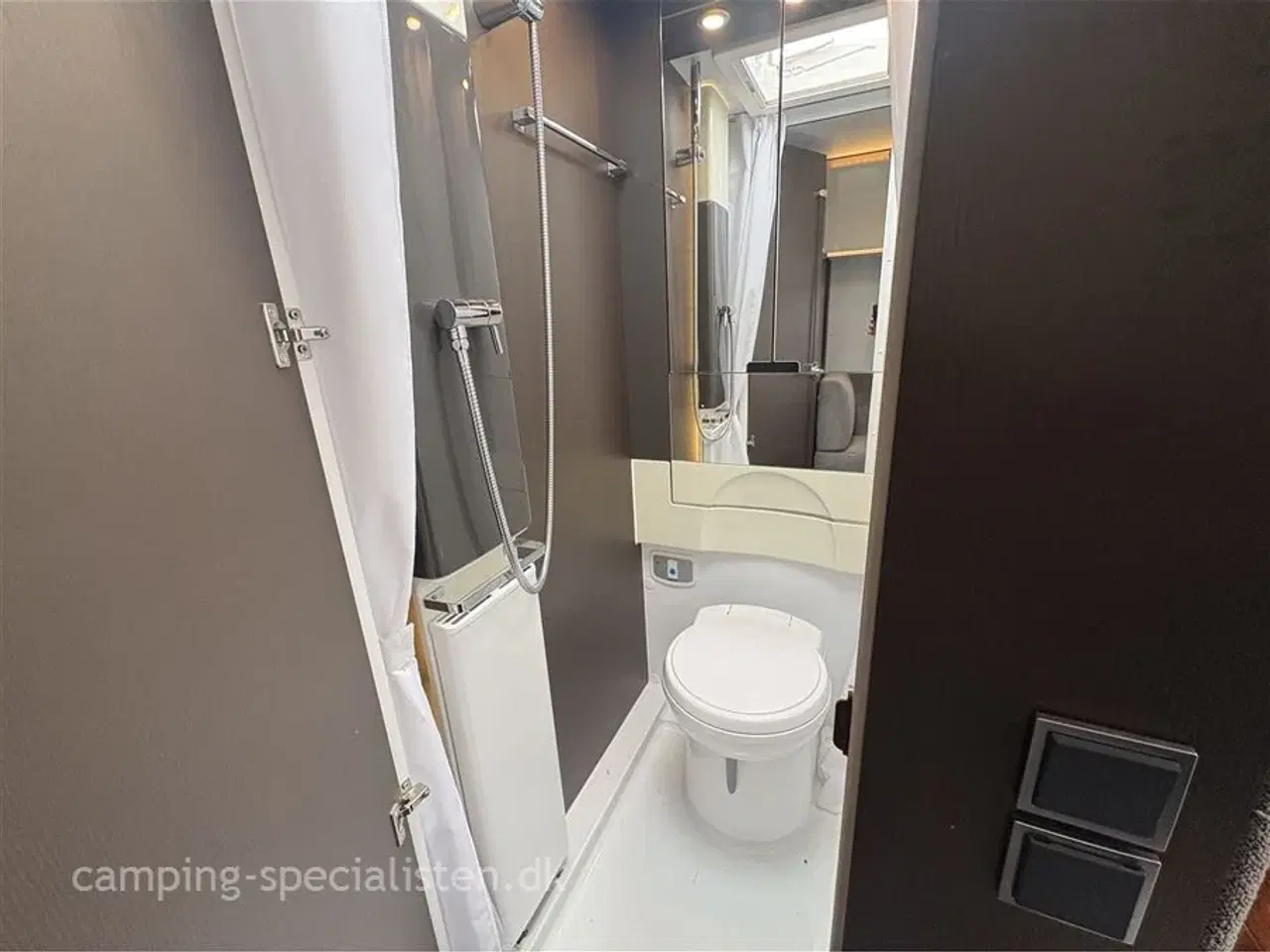 Billede 11 - 2019 - Adria Alpina 663 UK   Pæn og velholdt Adria Alpina 663 Uk fra 2019 kan nu opleves hos Camping-Specialisten i Silkeborg