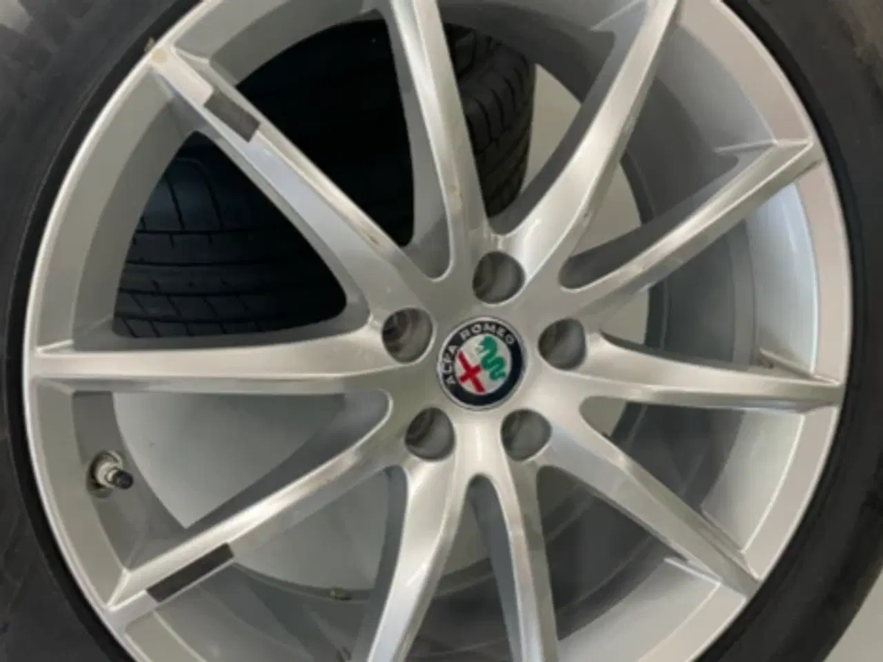 Billede 2 - HELT NY Alfa romeo 19" fælge ink. goodyear dæk