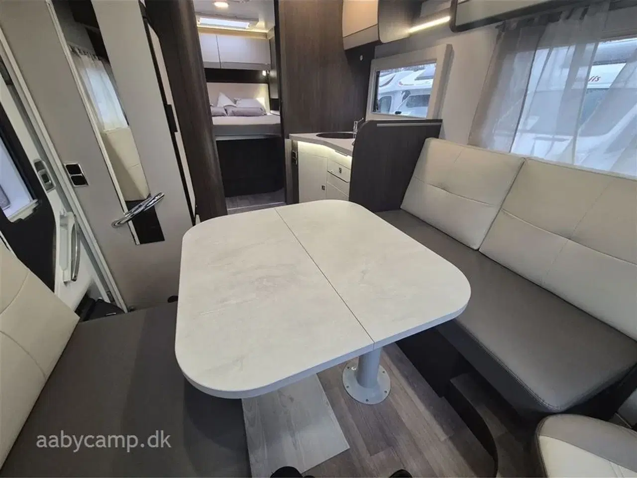 Billede 9 - 2022 - Benimar Tessoro 497   Nk pakke. Automatgear. solceller. Lithium batteri. Markise. cykelstativ. Queensbed. A/C.