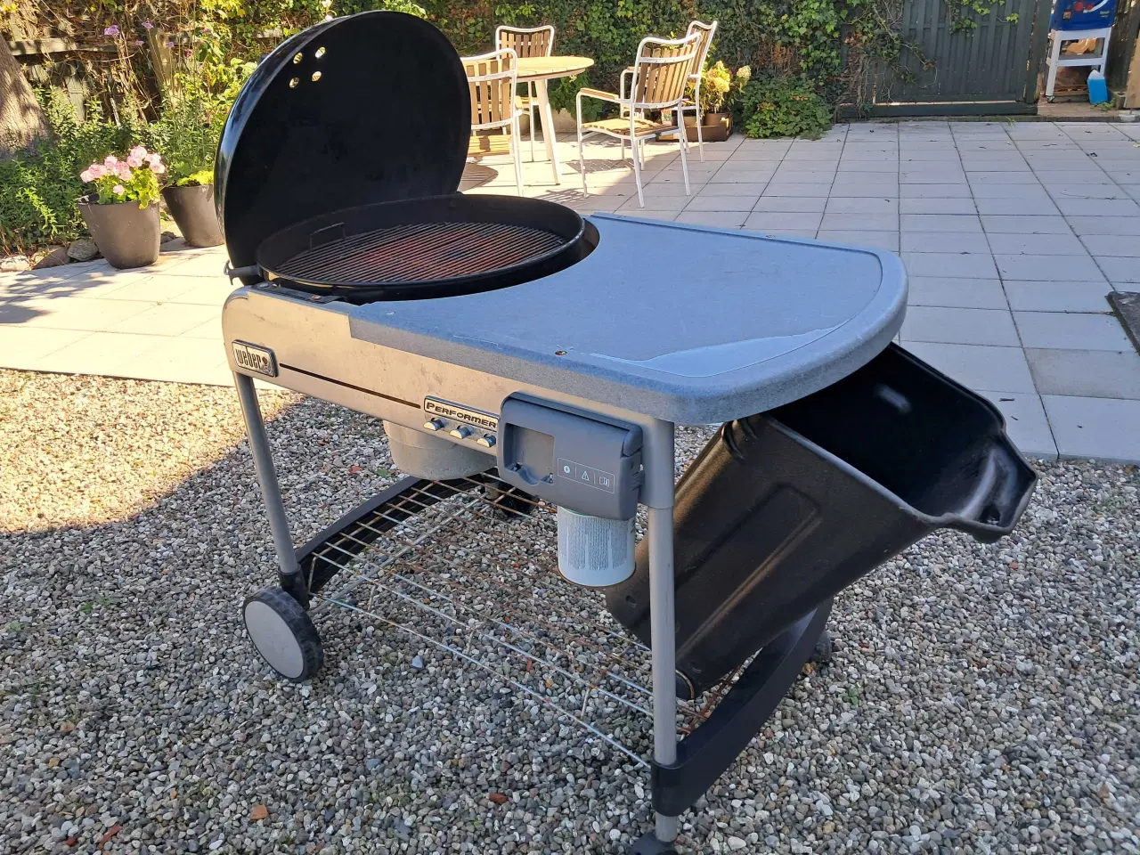 Billede 1 - Weber kuglegrill med gasstarter