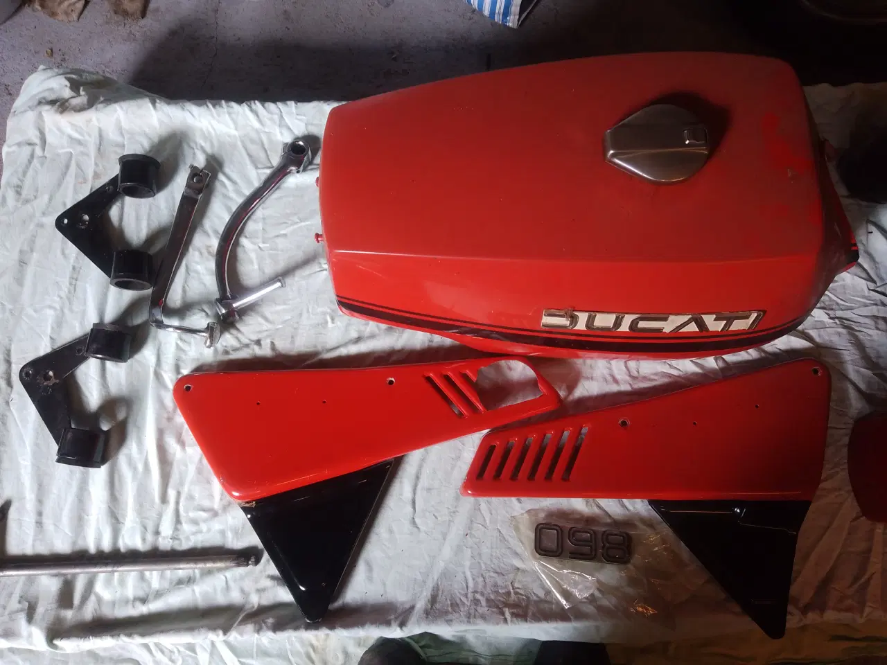 Billede 12 - Ducati 860GT 1975 Plade-dele mm.