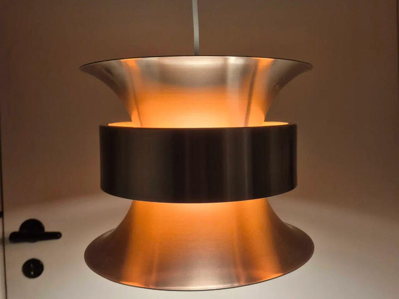 Billede 1 - Fed Carl Thore-pendel med det lækreste lys