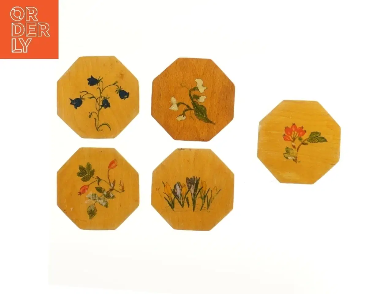 Billede 1 - Træbrikker med nordiske blomstermotiver (str. 5 stk 14x14 cm)
