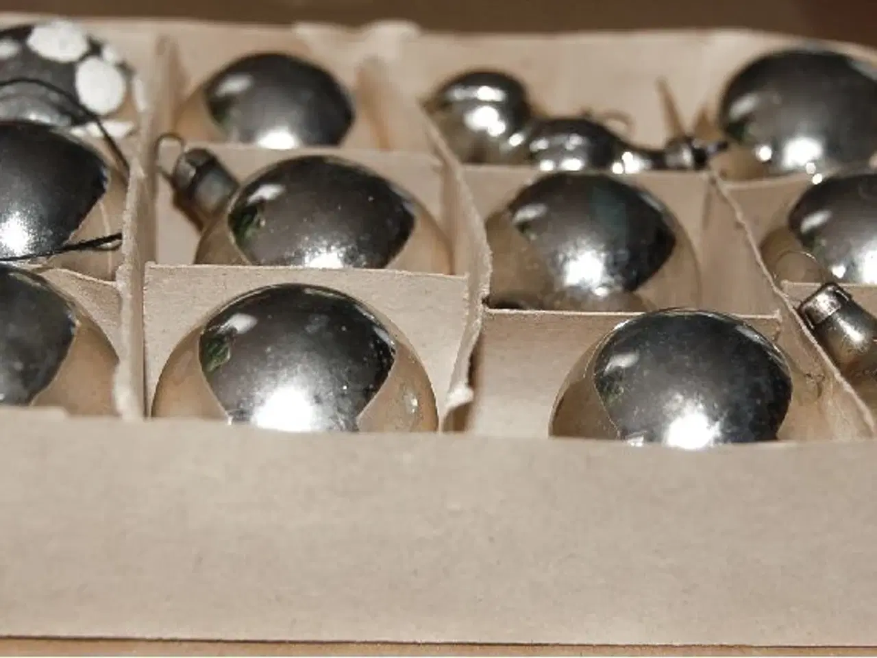 Billede 2 - Retro Julekugler og hjerter.