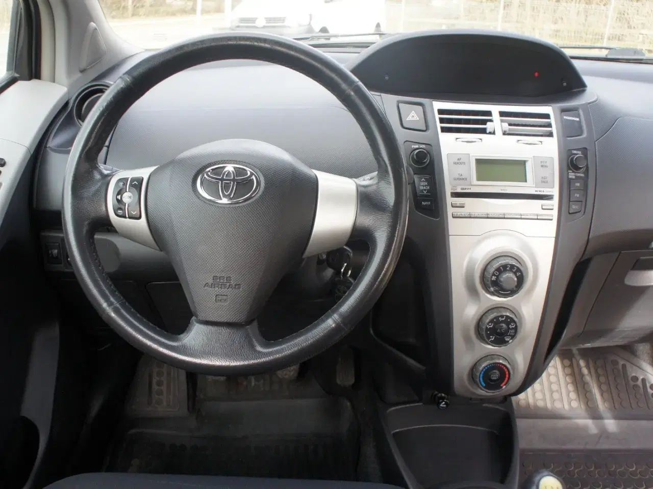 Billede 12 - Toyota Yaris 1,3 Luna