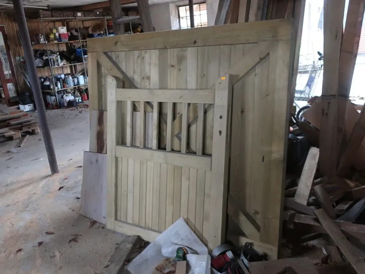 Billede 8 - Div. Træ, hegn, værktøj, løftestroppe, buskrydder m.m.