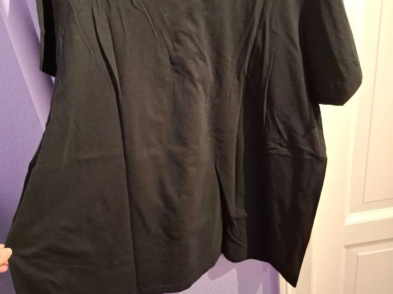 Billede 2 - Sort t-shirt Zizzi I M med snørre