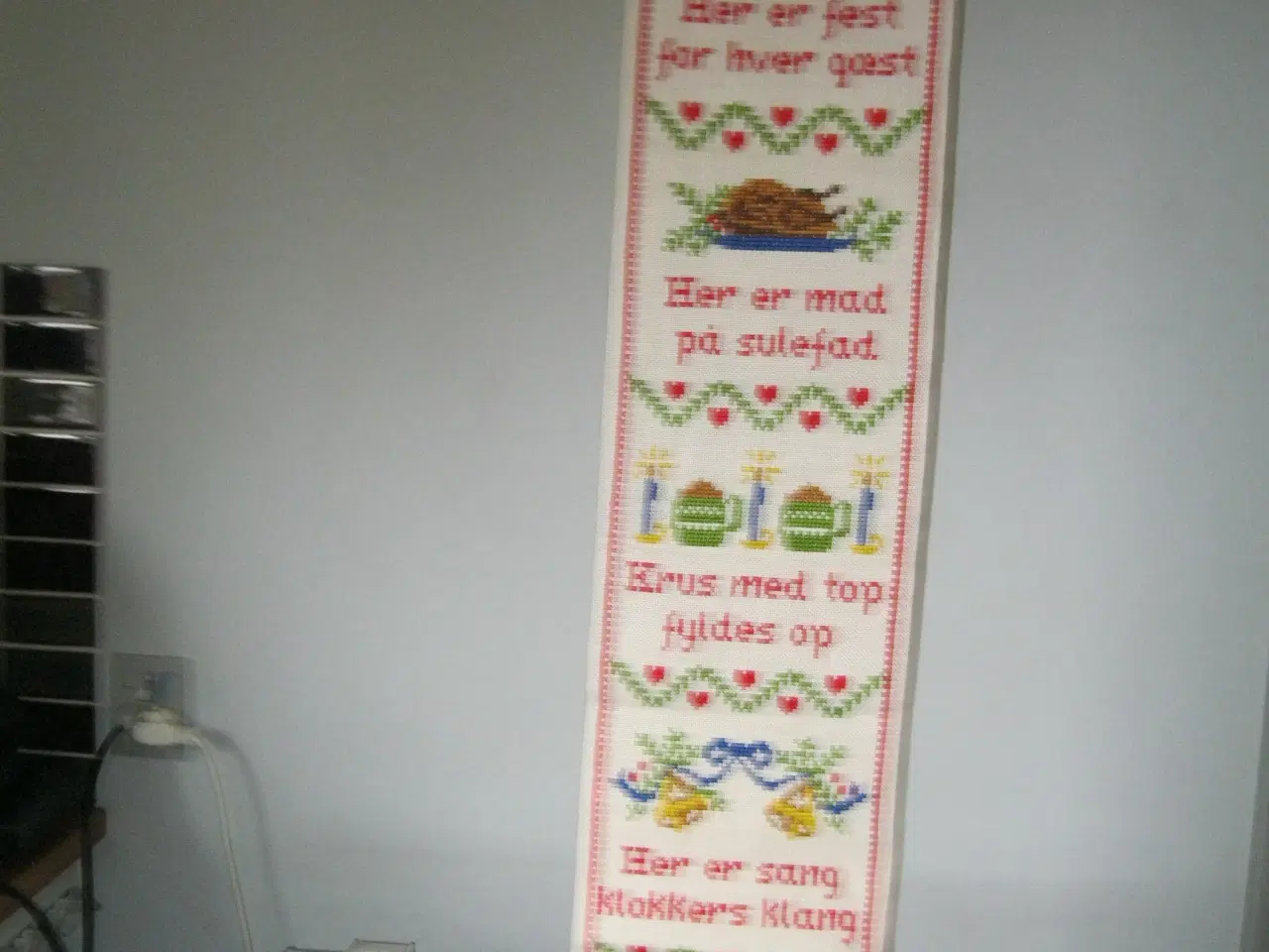 Billede 1 - broderet julefestremse/klokkestreng 19 x 100 cm.