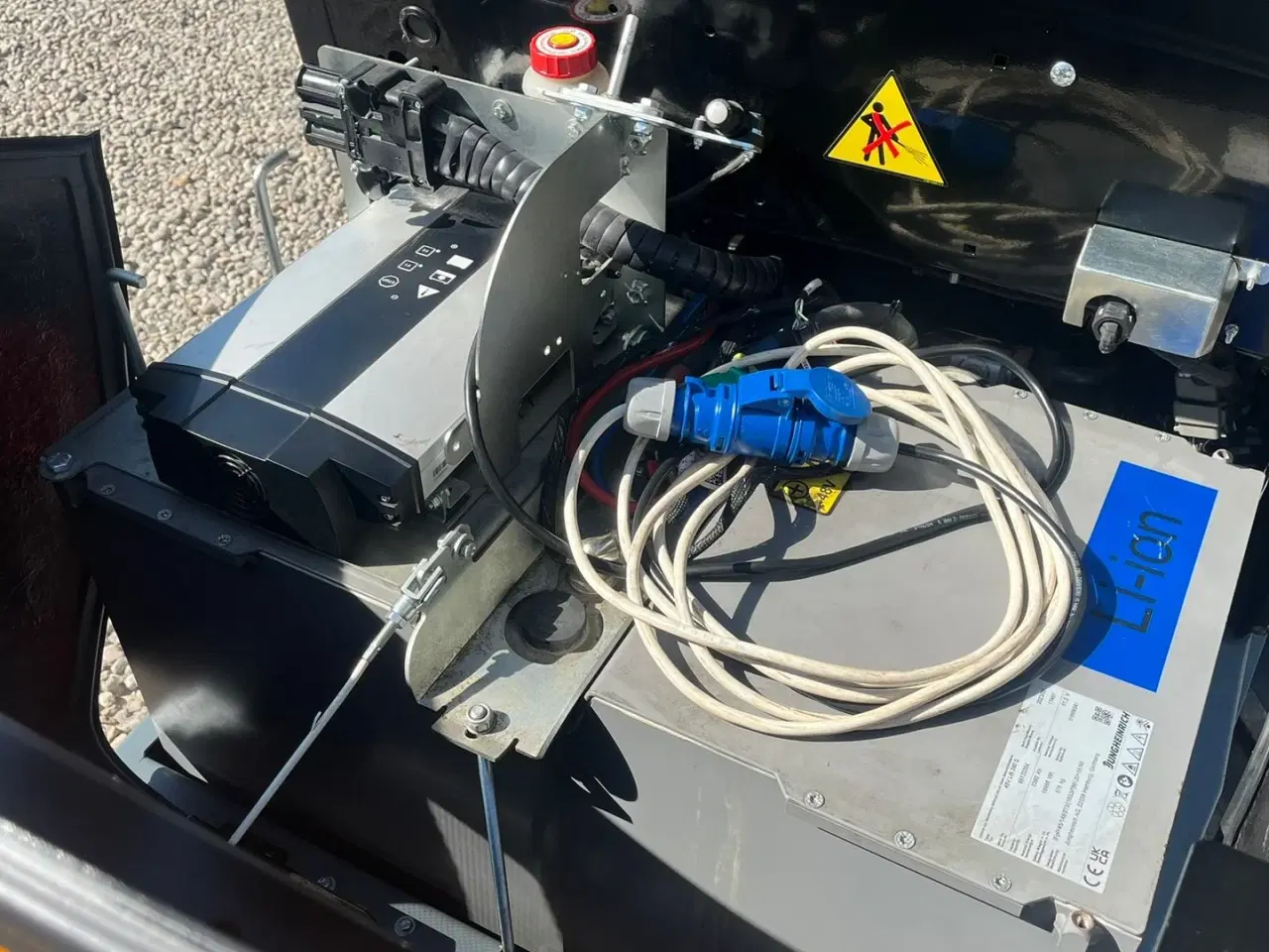 Billede 9 - Giant G2200E X-tra E Elektrisk minilæsser. DEN HAR KUN KØRT DEMO OG ER SOM NY