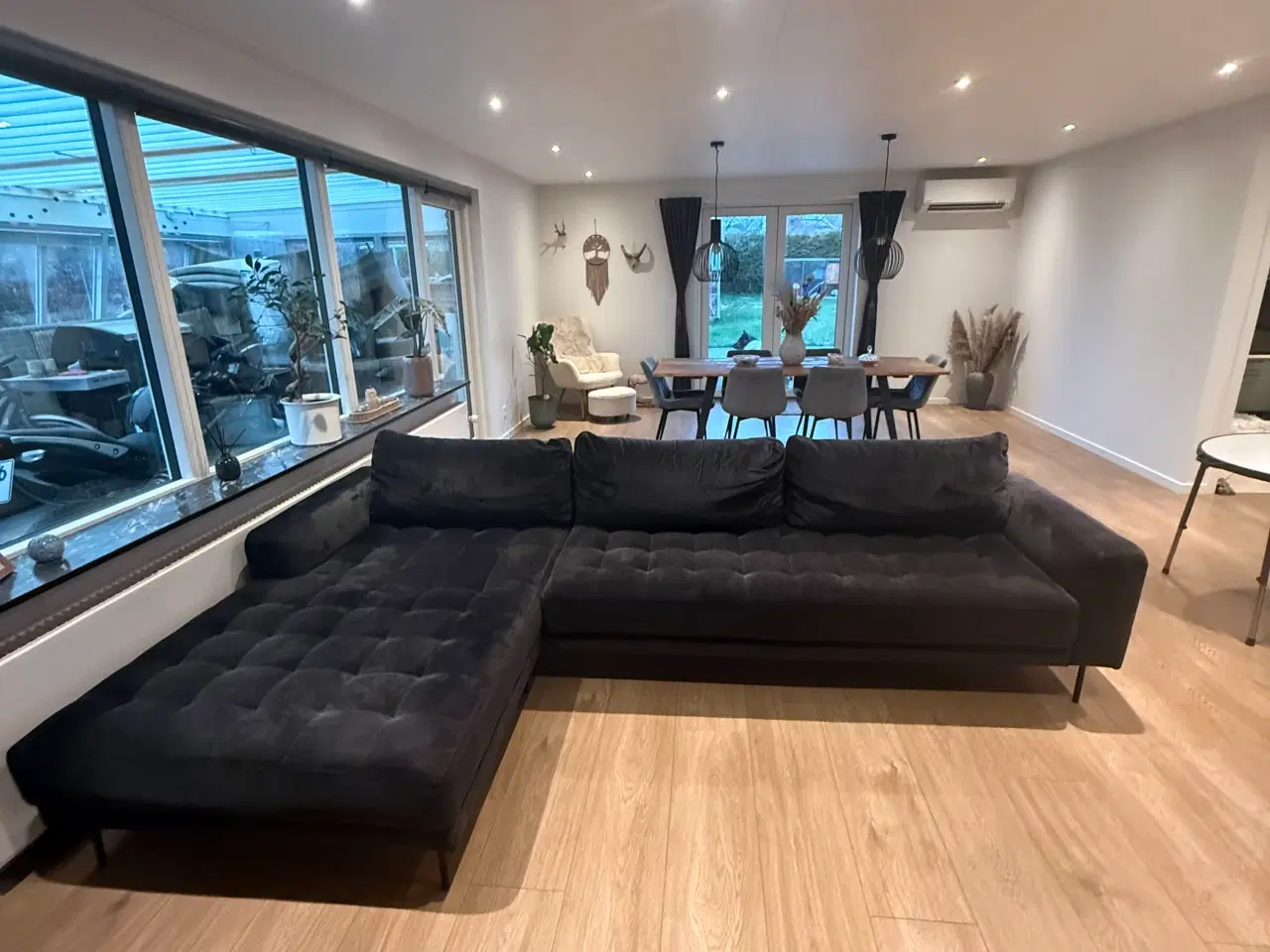 Billede 2 - Velour sofa sort