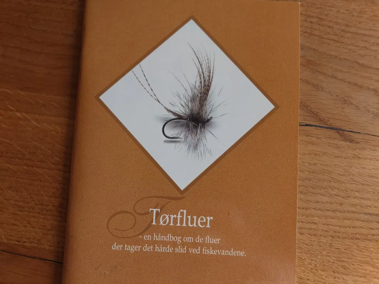 Billede 1 - Tørfluer – en håndbog om de fluer der tager det hå